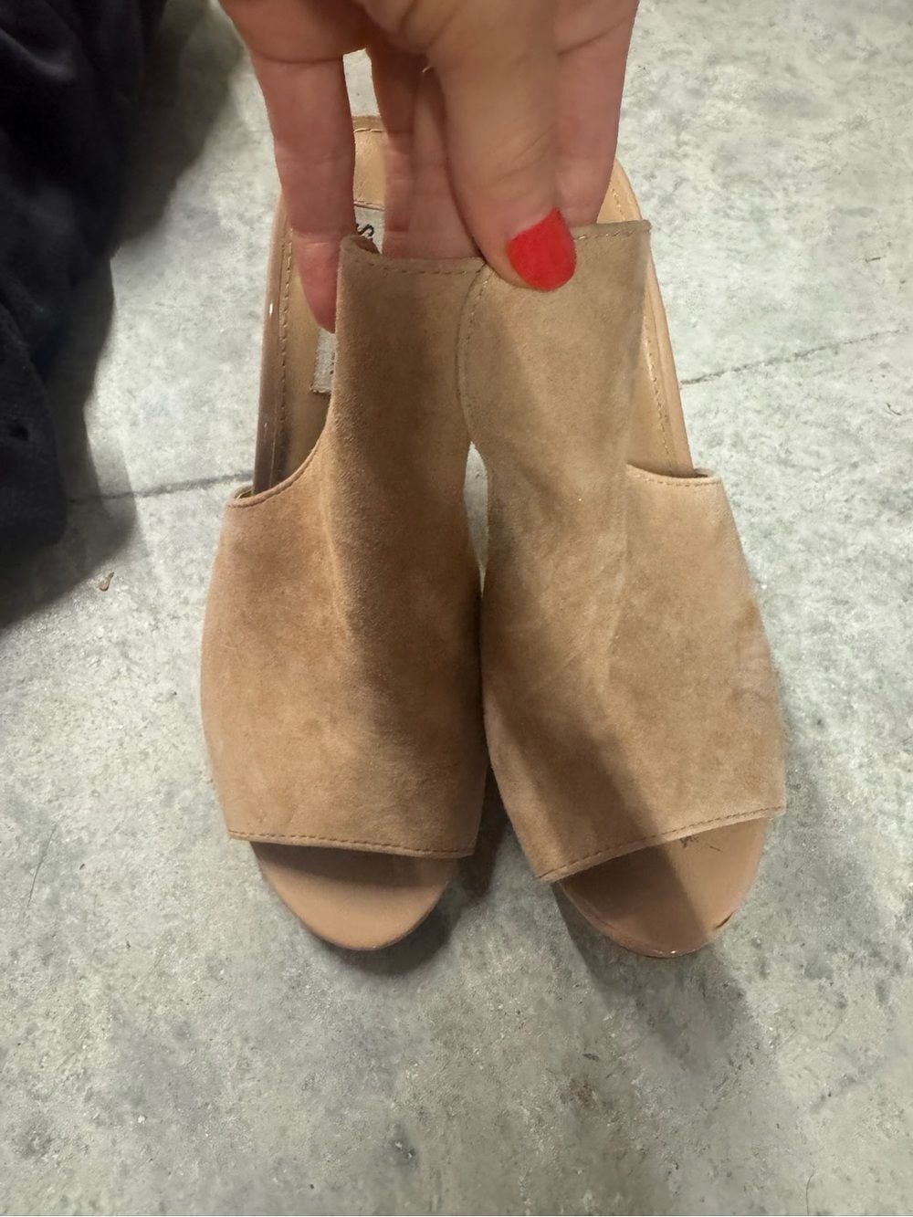 Steve Madden Tan Suede Open-Toe Mules Size 8.5 LIKE NEW